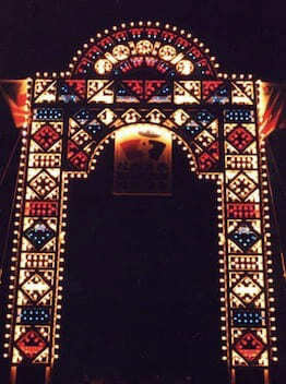 イルミネーションアーチにリンク