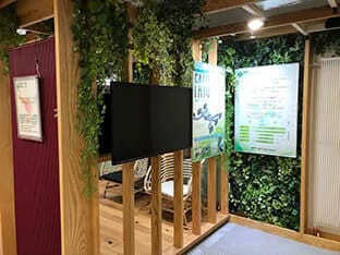 企業の施設内展示