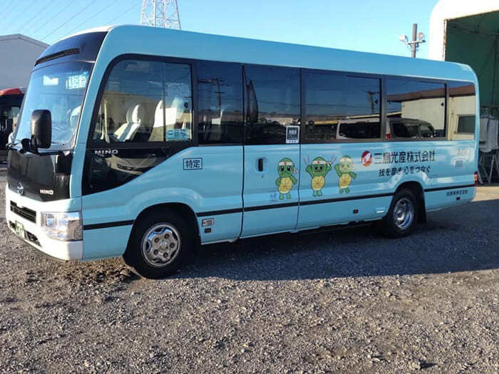 千葉県の企業におけるラッピングバスのデザイン