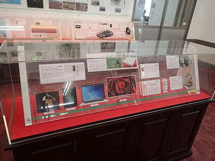 アクリル展示什器にリンク