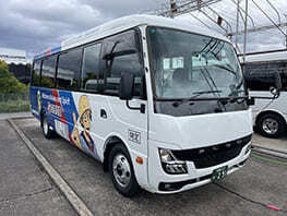 マイクロバスのラッピングデザインにリンク